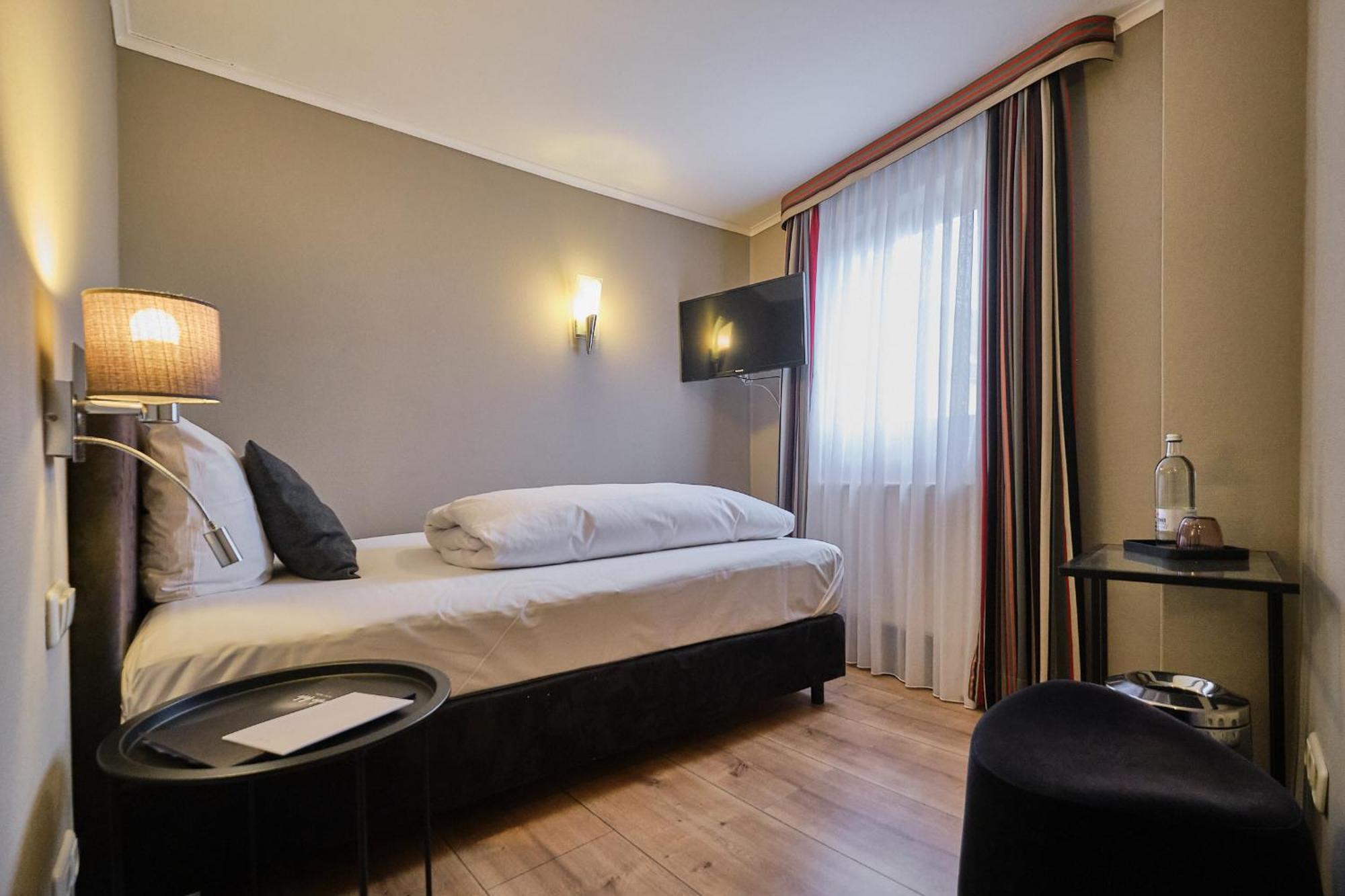 Hotel Roter Hahn Регенсбург Екстер'єр фото